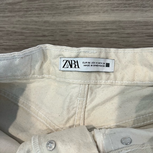 ZARA IVORY HIGH WAISTED SHORTS SIZE US 4 - Picture 3 of 3